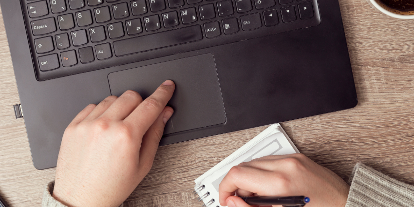 Person searching on a computer